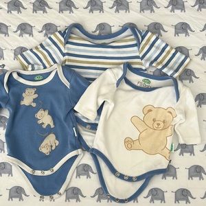 EUC FS Baby 🧸 Onesie Set (Newborn)! 🚭
